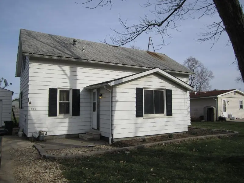 Summit School building after its move into Dunlap, 2011