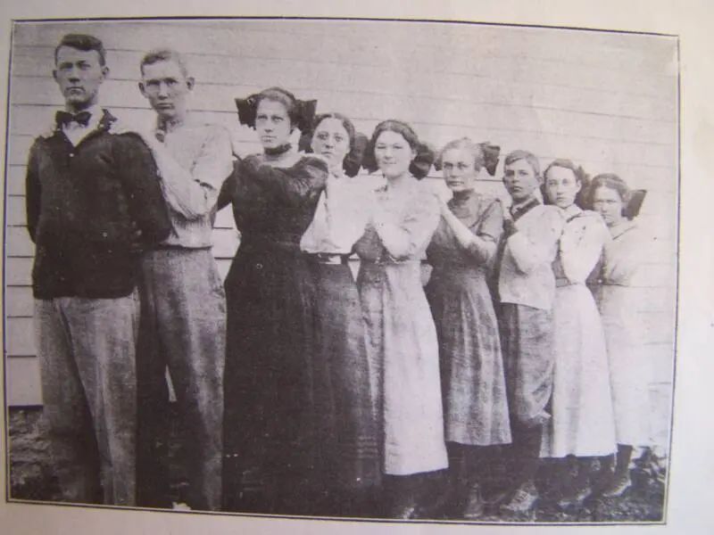 Smithville School ninth grade class, District #75
